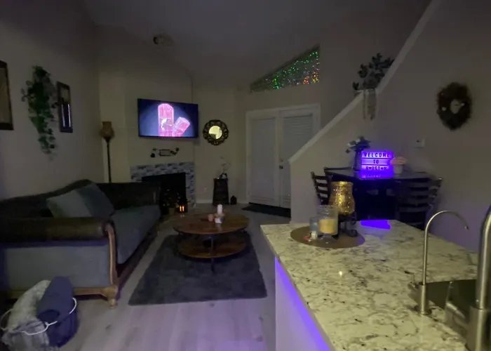 H-Town Vibe 2Bd Loft Next To It All! Houston