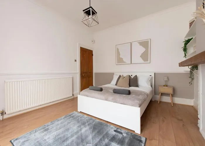 Spacious 2Br Flat In Se6 Sleeps Up To 6 London