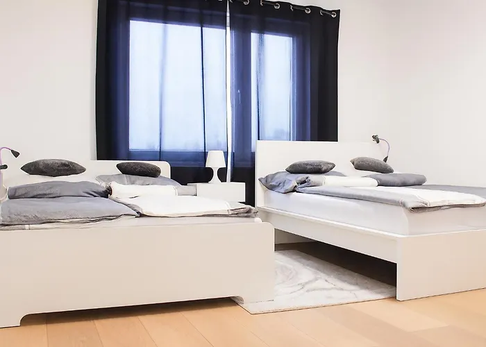 Renovated Central Apartment With River View Wien