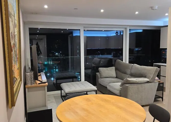 Enjoy The Elegance Of Staying In The Art Deco Home London