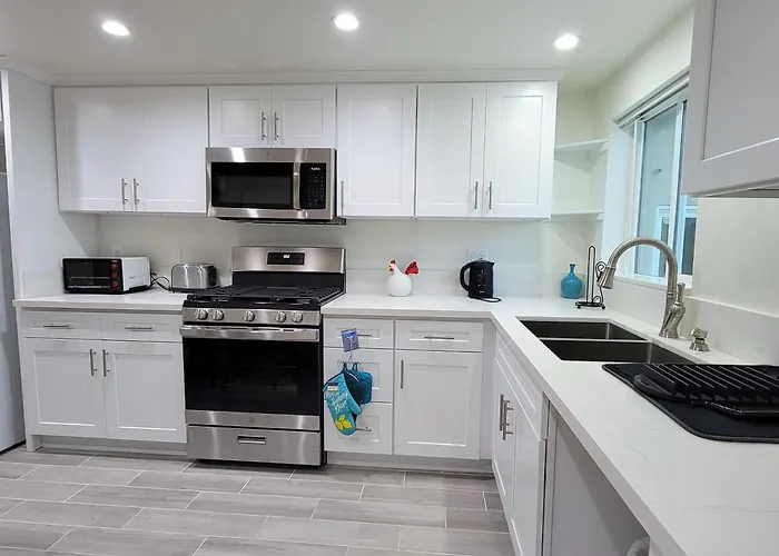 Modern 2Br Guest Suite W En-Suite Bathrooms 10 Min To Rodeo Drive Near Kaiser And Cedars Hospitals Los Angeles