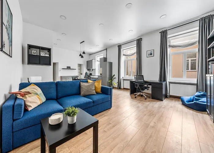 Spacious And Bright Lukiskiu Square Apartment Wilna