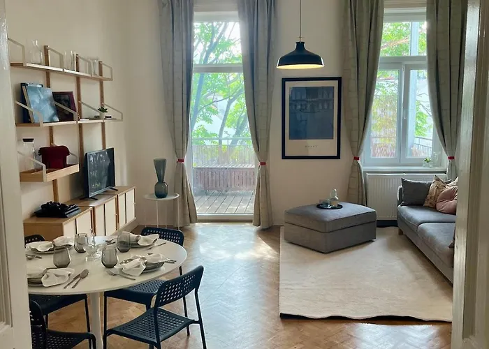 Quiet Courtyard Apartment With Balcony Wien