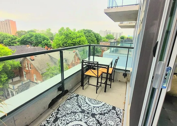 Feel At Home Spacious Industrial Style, 2Bed 2Bath Toronto