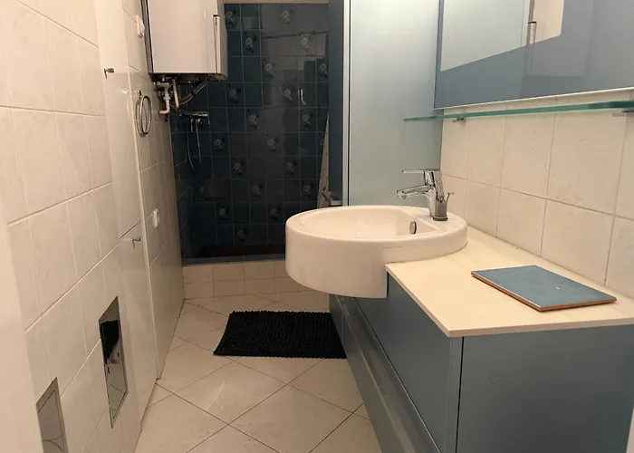 140 M2 Old-School Classical Apartment Wien