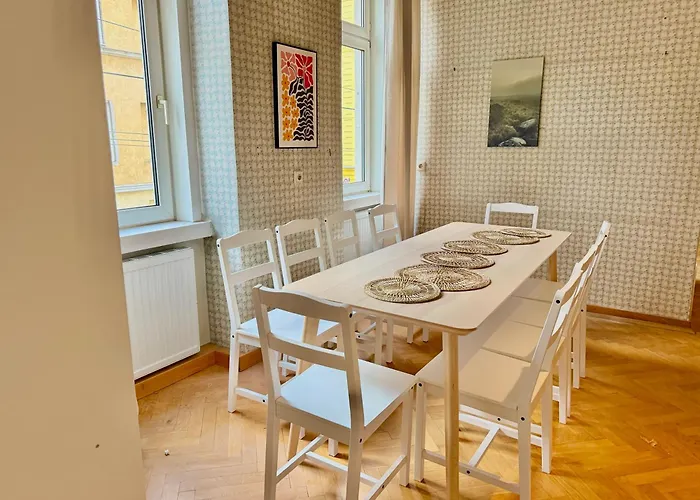 140 M2 Old-School Classical Apartment Wien
