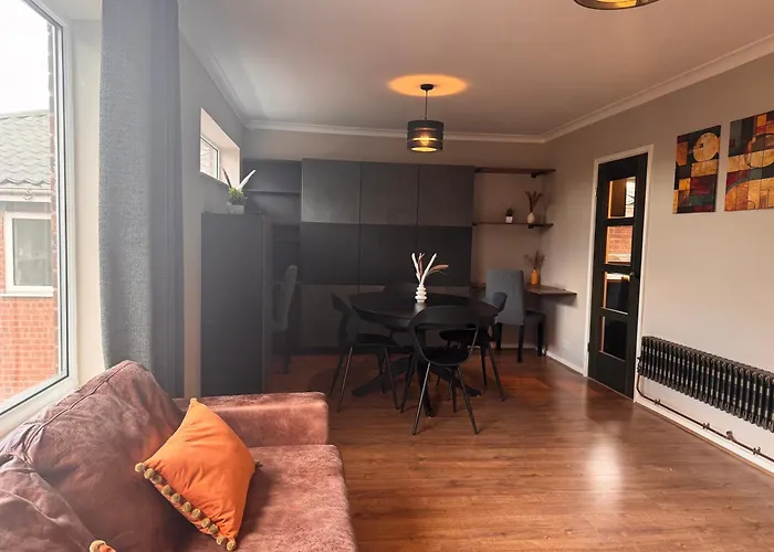 2 Bedroom Flat In Mossley Hill - Close To Sefton Park, Liverpool