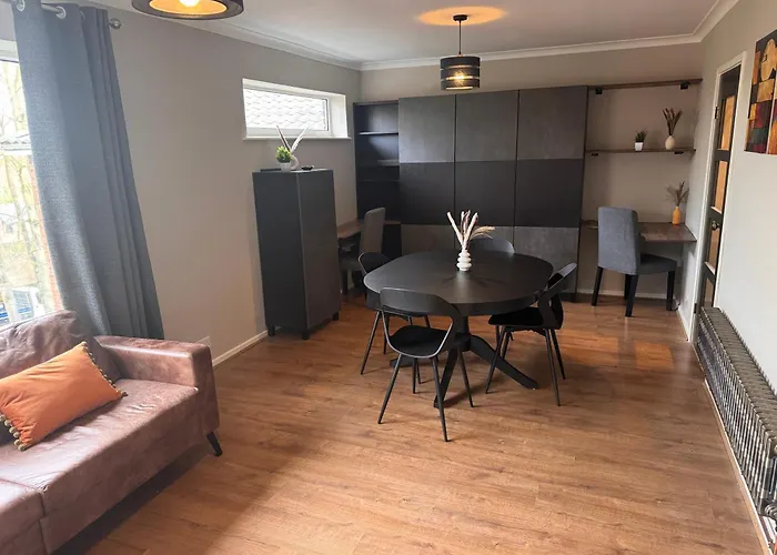 2 Bedroom Flat In Mossley Hill - Close To Sefton Park, Liverpool
