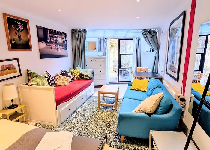 Quiet Studio Apartment - Hidden Hackney Mews, Outdoor Seating London