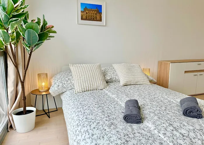 Stylish 4-Room Apartment With Free Parking Wien