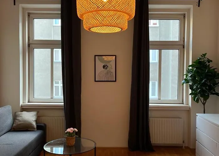 90 M2 Spacious Apartment With Free Parking Wien