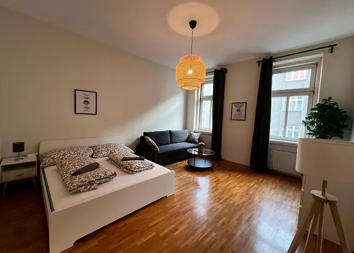 90 M2 Spacious Apartment With Free Parking Wien