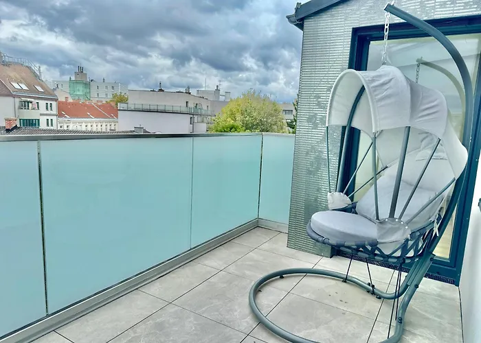 Modern Luxury Apartment With Balcony Wien