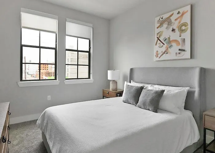 Landing Modern 2Bd Yoga Studio Rooftop Lounge Houston