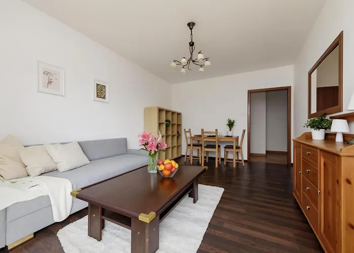 Modern Apartment Malborska,14, Metro&Mall, Parking&Smarttv Warschau