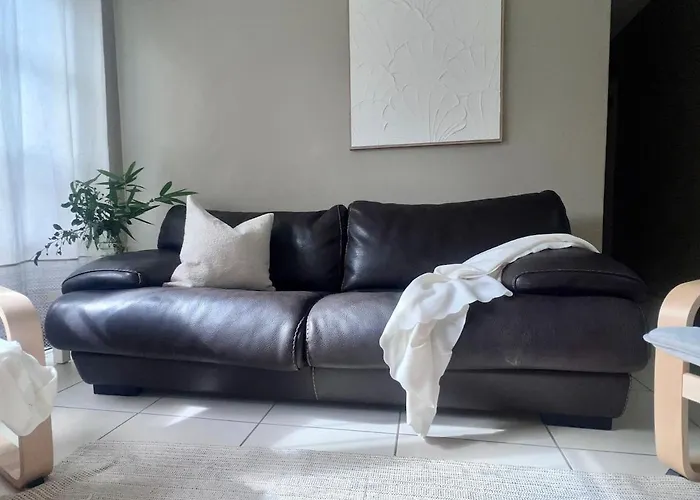 U5-Traditional Qld Unit With Backyard-Fresh-Quiet Leafy Centre-Newac Smarttv Brisbane