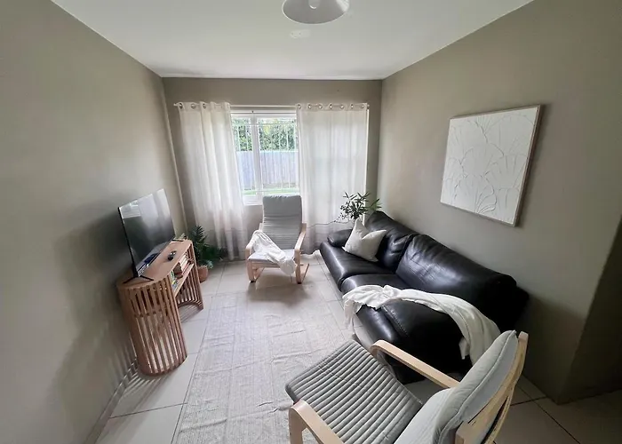 U5-Traditional Qld Unit With Backyard-Fresh-Quiet Leafy Centre-Newac Smarttv Brisbane
