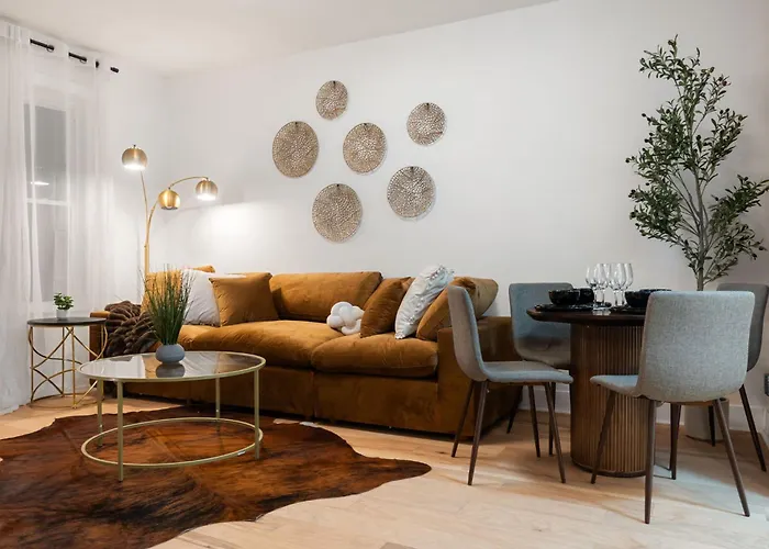Stay In Wrigley Close To The Field Lake & Food Chicago