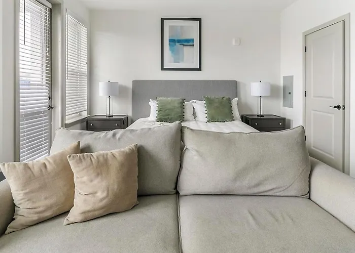 Landing Stylish Studio Clubhouse Gym Houston
