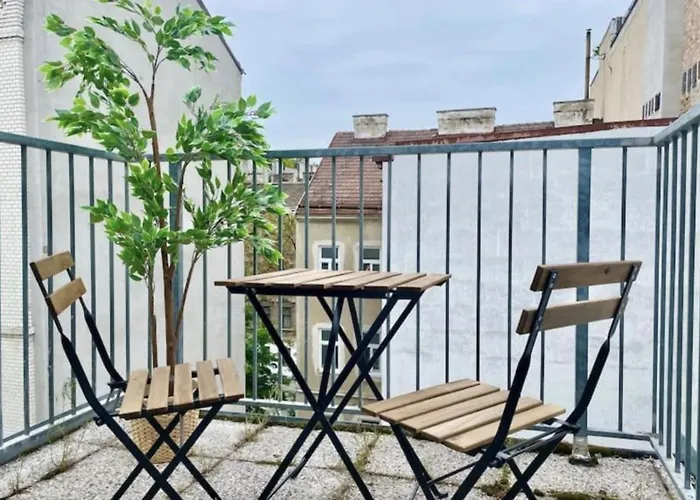 Rooftop Central Apartment With Balcony & Free Parking Wien