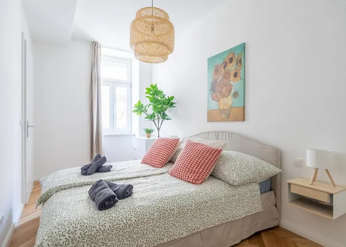 Modern Long-Term Apartment With Balcony Wien