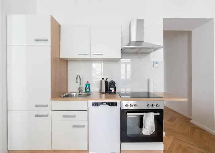 Modern Long-Term Apartment With Balcony Wien