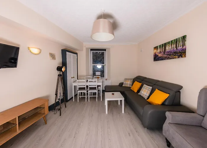 Charming And Spacious City Getaway 3 Edinburgh