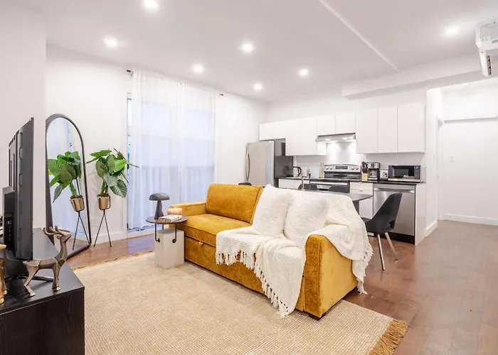 Stylish Retreat Near Crescent & Sainte-Catherine Montréal