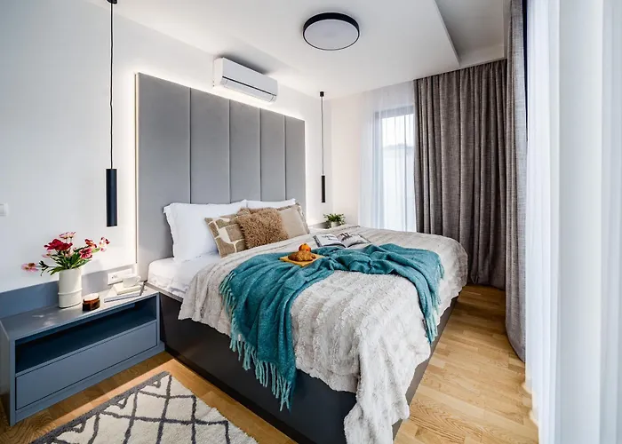 Prague Days - Two Bedroom Apartment With Garage, Ac, Terrace And Balcony In Vinohrady
