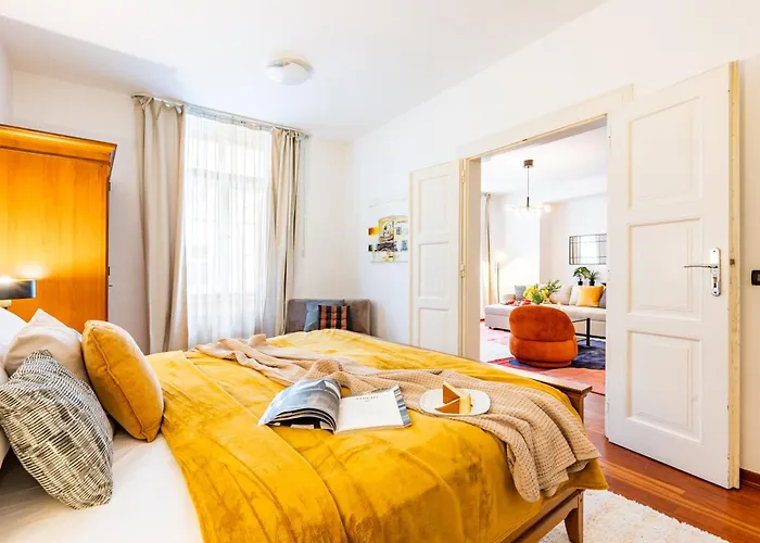 Prague Days - Three Bedroom Apartment With Ac, Desk And 100Mbs Wifi In New Town