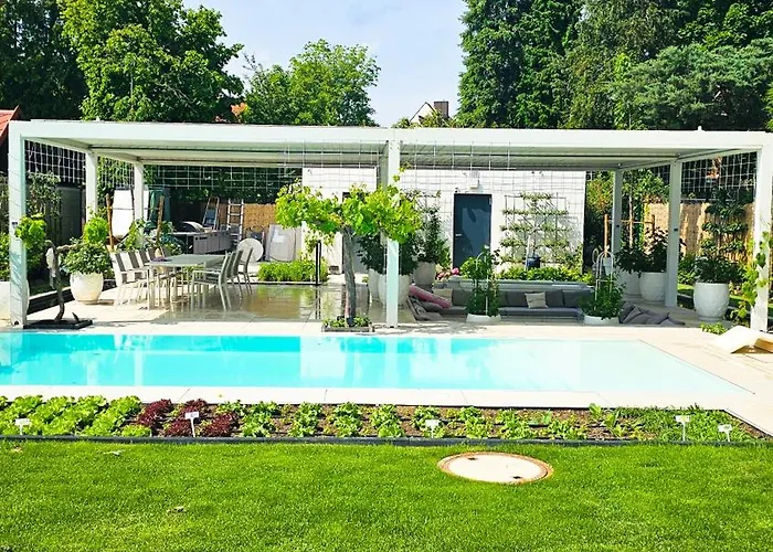 Luxurious Large Home With Pool, Garden, Koi Pond Only 12 Min To Octoberfest München