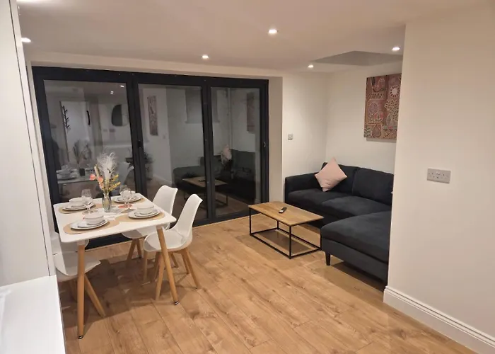 2Bed Ground Floor Apartment With Private Garden London