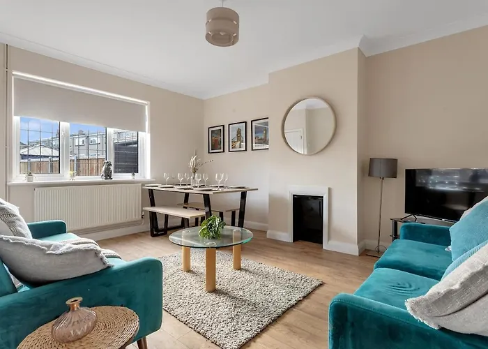 Bright 3-Bedroom House Close To Canary Wharf London