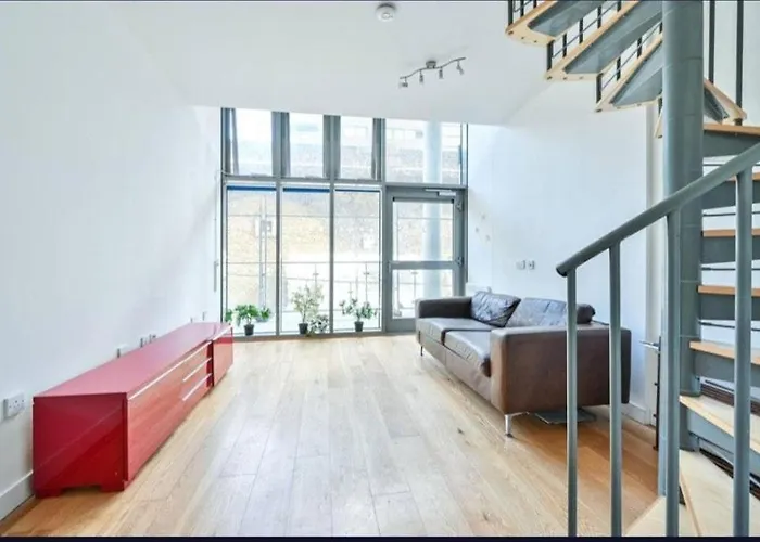 2 Bed 2 Bath Apartment Zone 1 London