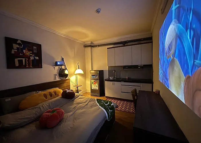 Brown House - 102 Nguyen Khang - Amoureux Homestays Hanoi