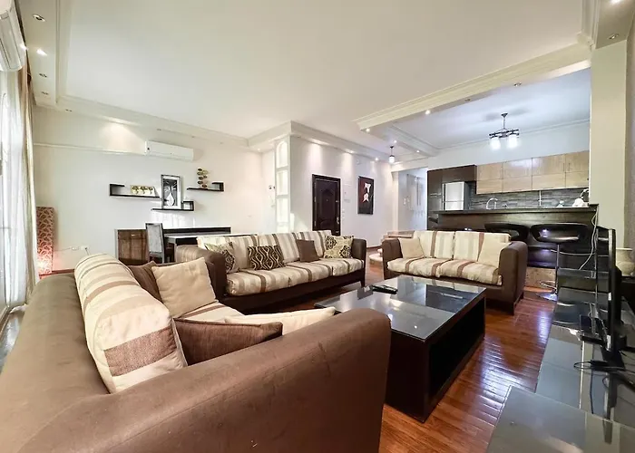 Chic 3Br Stay With Green Surroundings Kairo
