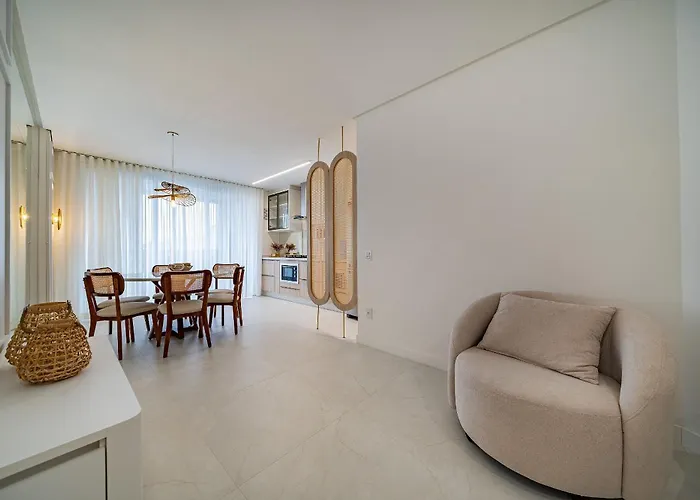 Farol De Bombas 104 - Lindissimo Apartamento Com Vista Para O Mar Na Praia De Bombas. Bombinhas