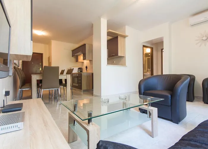 3 Bedroom Nice Apartment In Pula