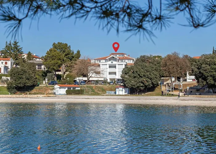 3 Bedroom Nice Apartment In Pula