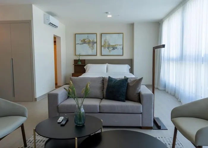Furnished Studio With Partial Ocean And City View Panama Stadt