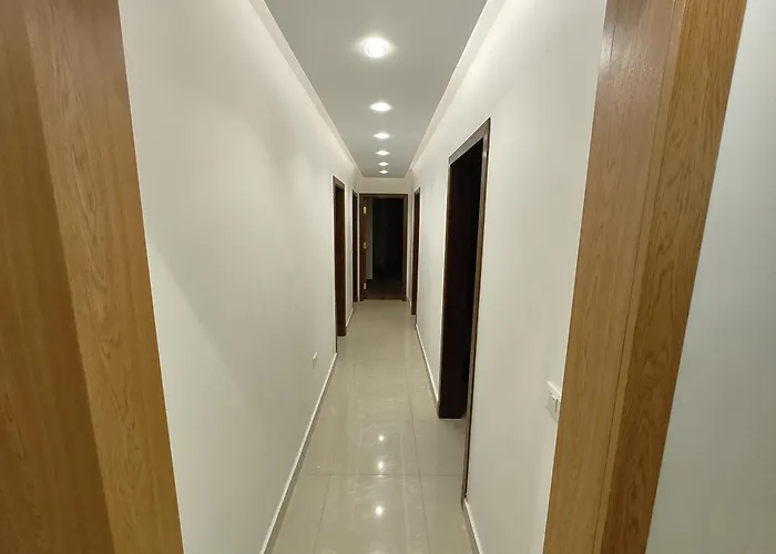 Modern 3-Bedroom Apartment Near Airport, New Cairo & Pyramids