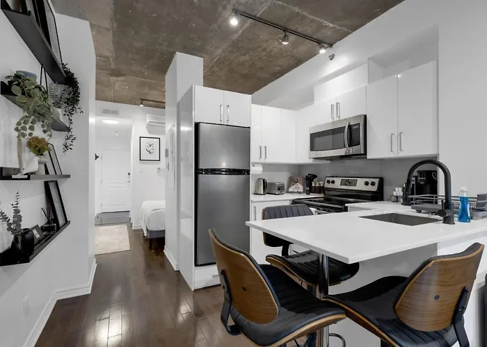 Ferienwohnung Impeccable Parc Avenue Pad With Parking Montréal