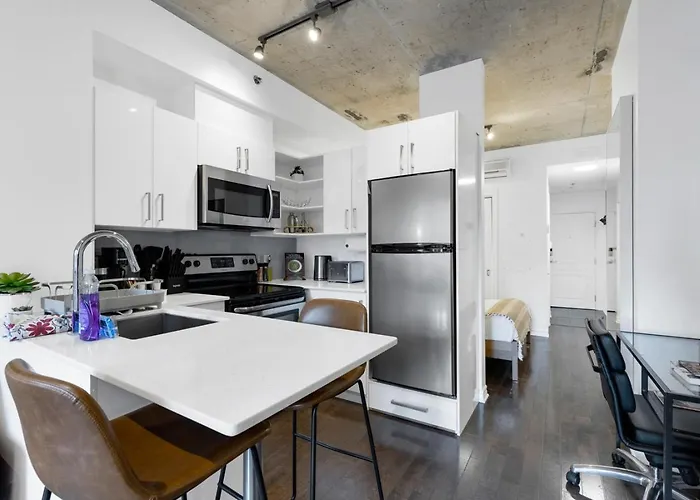 Ferienwohnung Pristine Parc Avenue Pad With Parking Montréal