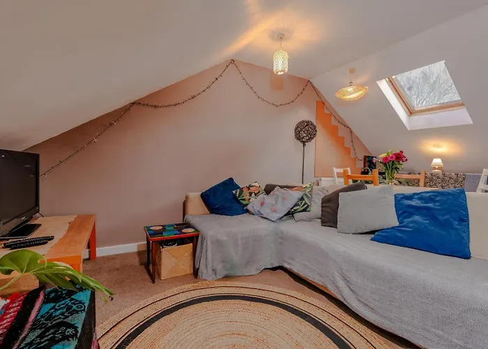 Ferienwohnung Cosy Pet Friendly Upside Down Hideaway Bristol