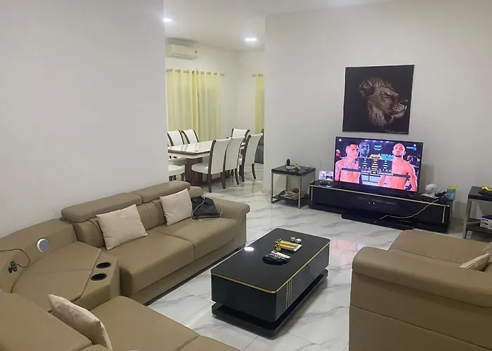 2-Bedroom Villa In Benfica Belas