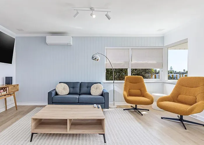 Breezy Beachside 2Br Private Balcony Views Perth