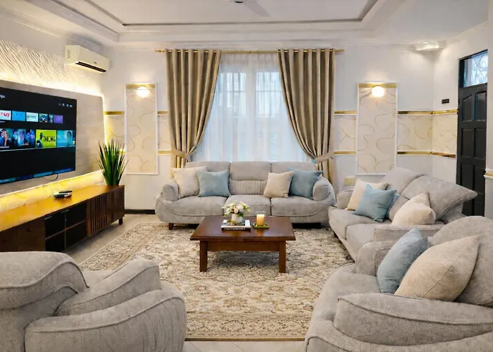 Modern 5-Bedroom Family Home Near Palm Village Daressalam