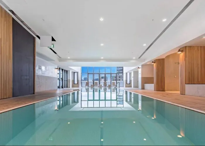 3 Bedroom Cbd Apartment With Pool, Gym & Spa With Gorgeous City Views Melbourne City