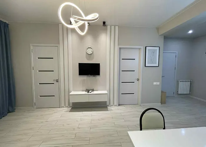 Bright & Comfortable Apartment Near City Center, Tbilisi