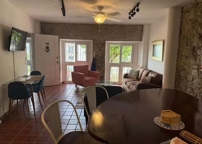 Charming Old Town Apartment With Stunning City Views Panama Stadt